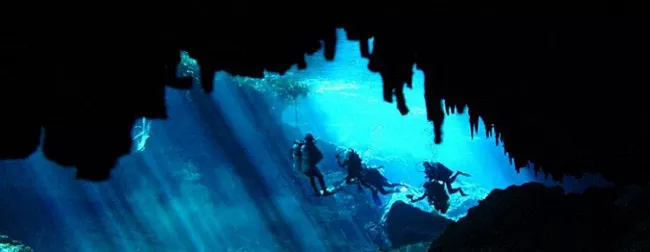 Practicar deportes acuáticos en las profundidades de Akumal, Riviera Maya