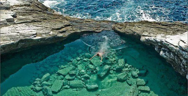 Laguna Giola, en la isla de Thasos, Grecia