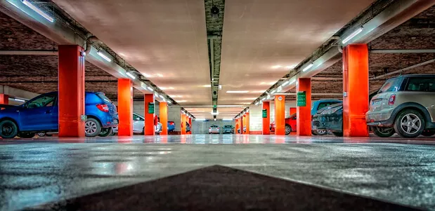 Parking en los aeropuertos de España. La tarea antes de vacacionar en ciudades como Sevilla, aeropuerto de Málaga, Aeropuerto de Barcelona, Valencia, Madrid y Bilbao.