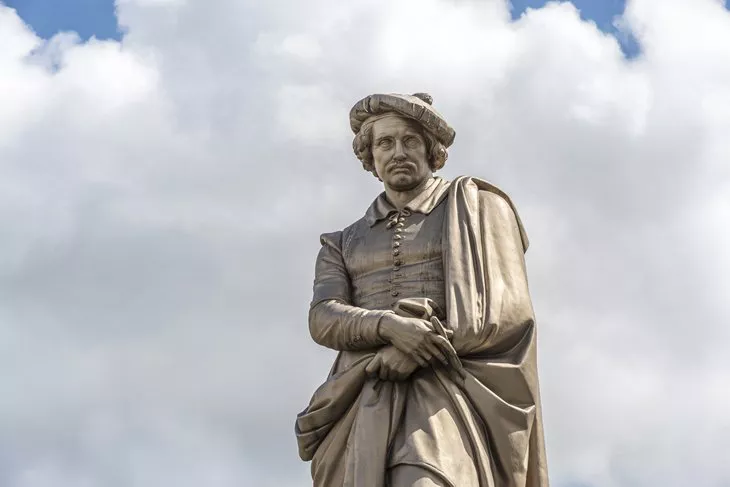 La estatua de Rembrandt en la Plaza Rembrandt