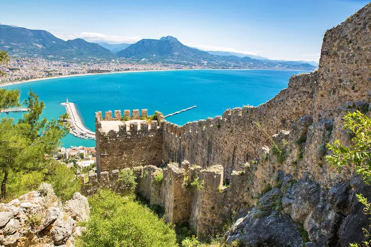 Muros del castillo de Alanya