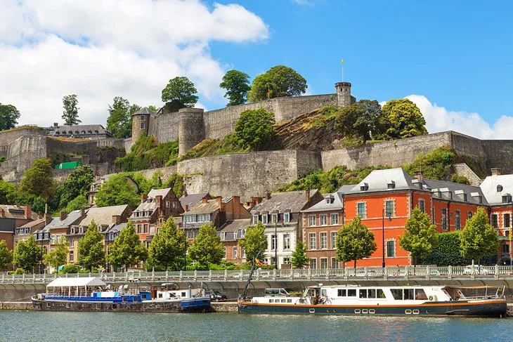 Ciudadela de Namur en el río Mosa