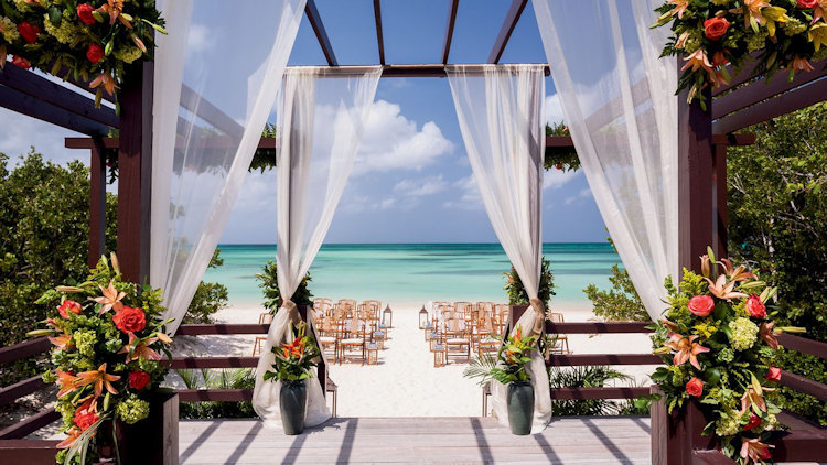 Lujosos espacios para bodas en destinos tropicales de ensueño